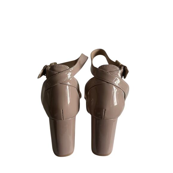 Go On 2 Platform Dress Sandal CL by Laundry - Picture 5 of 5